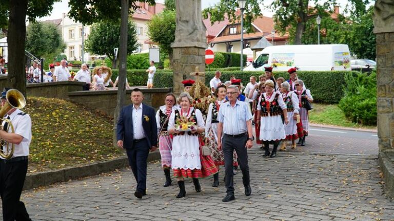 Piękne wieńce i bochny chleba królowały podczas tegorocznych Gminnych Dożynek w Czchowie